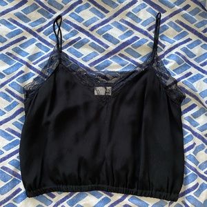 Aritzia Wilfred Free black cropped lace tank